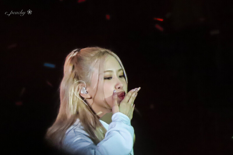 221120 BLACKPINK Rosé - 'BORN PINK' Concert in Los Angeles Day 2 documents 2