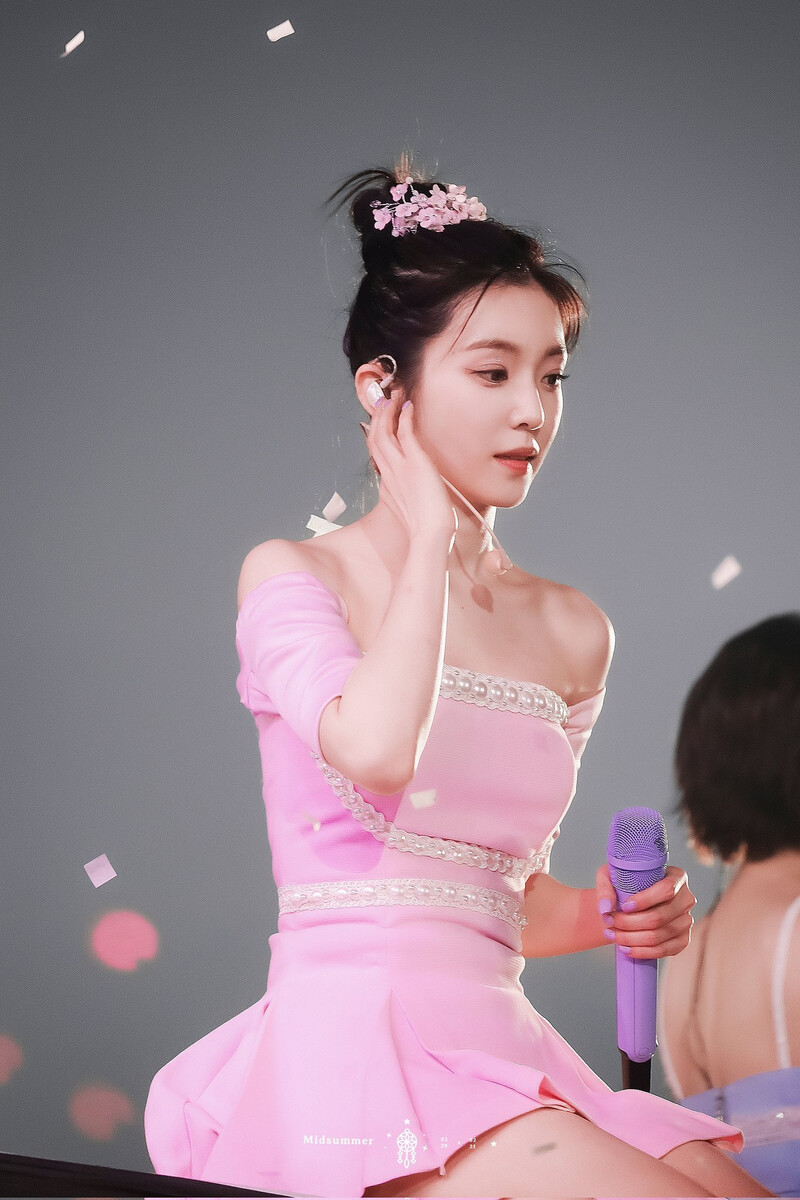 230402 Red Velvet Irene - 'R to V' Concert in Seoul Day 2 documents 3