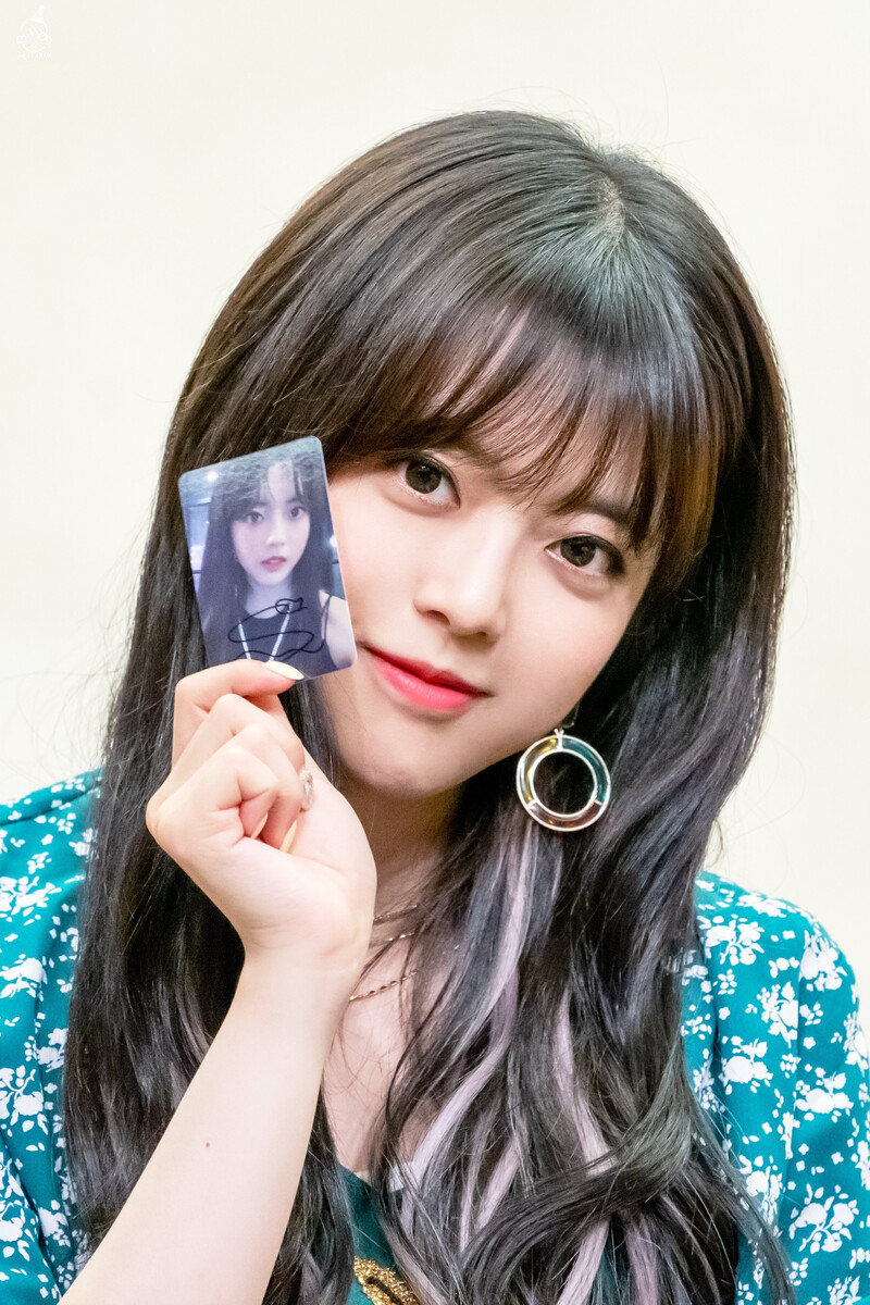 190825 Weki Meki Suyeon at 'WEEK END LOL' Mapo Fansign documents 1