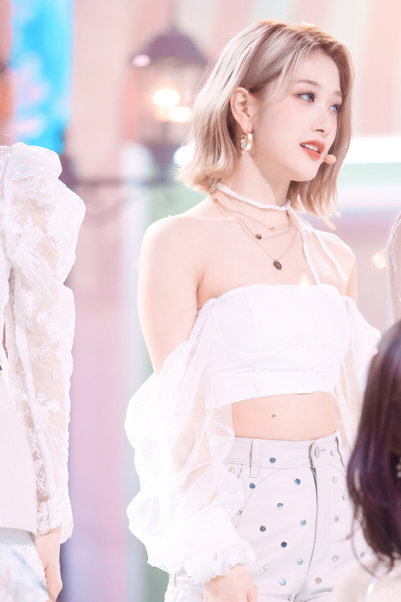 220123 fromis_9 Seoyeon - 'DM' at Inkigayo documents 3