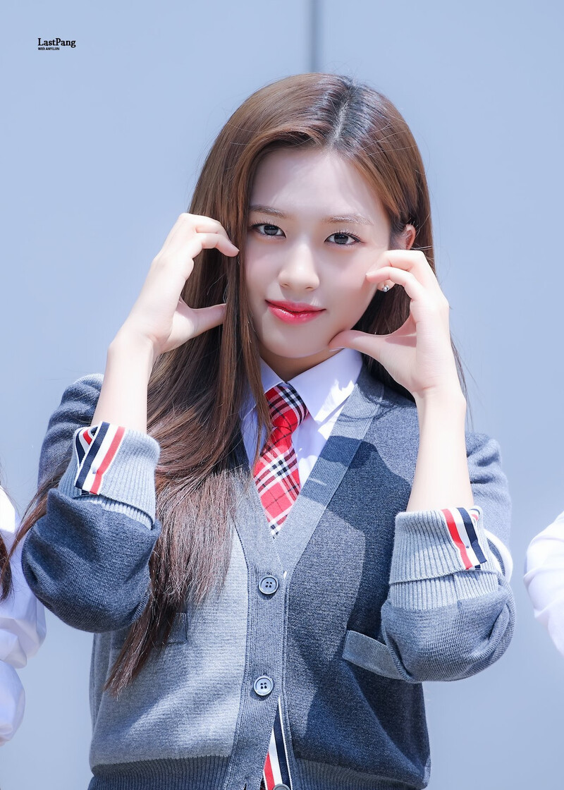 220818 IVE Yujin - 'Knowing Bros' Commute documents 2