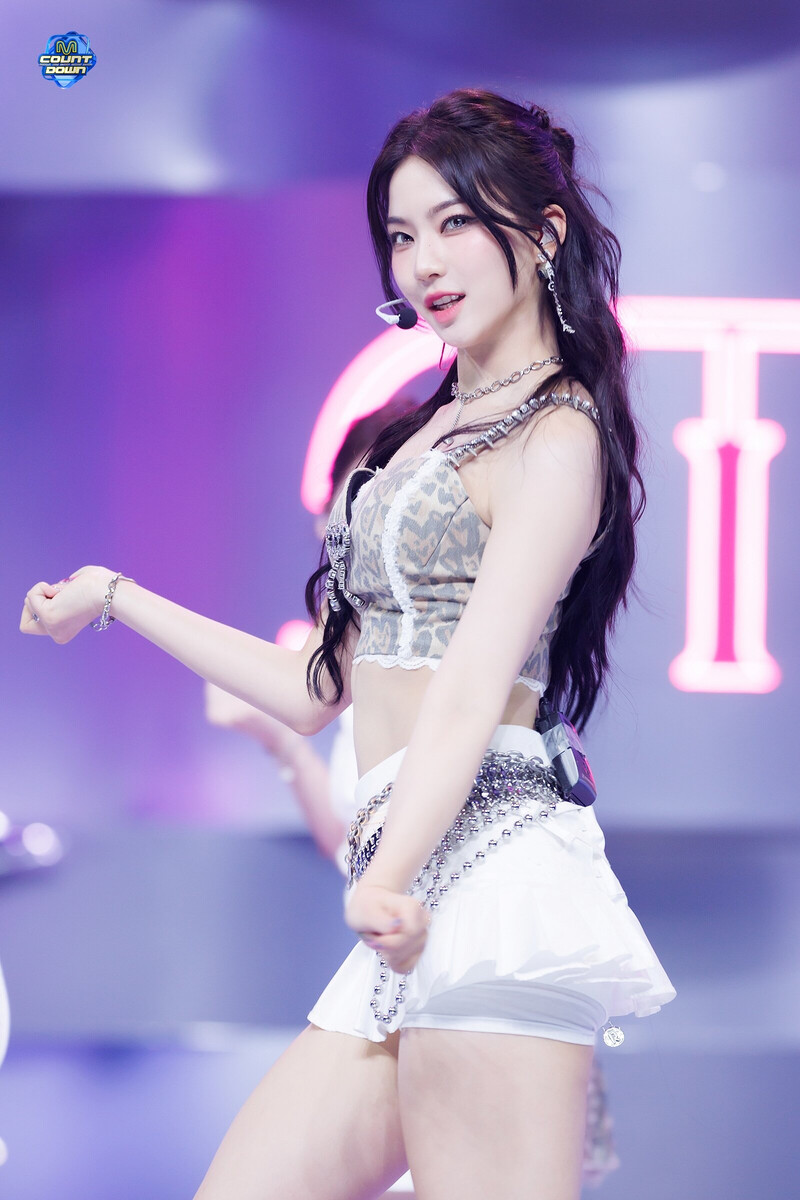 240704 STAYC Isa - 'Cheeky Icy Thang' at M Countdown documents 8