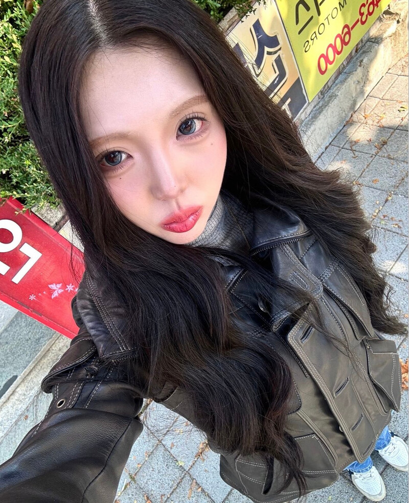 241111 - ChaeY Instagram Update documents 1