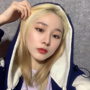 210318 Mia Twitter Update (EVERGLOW)