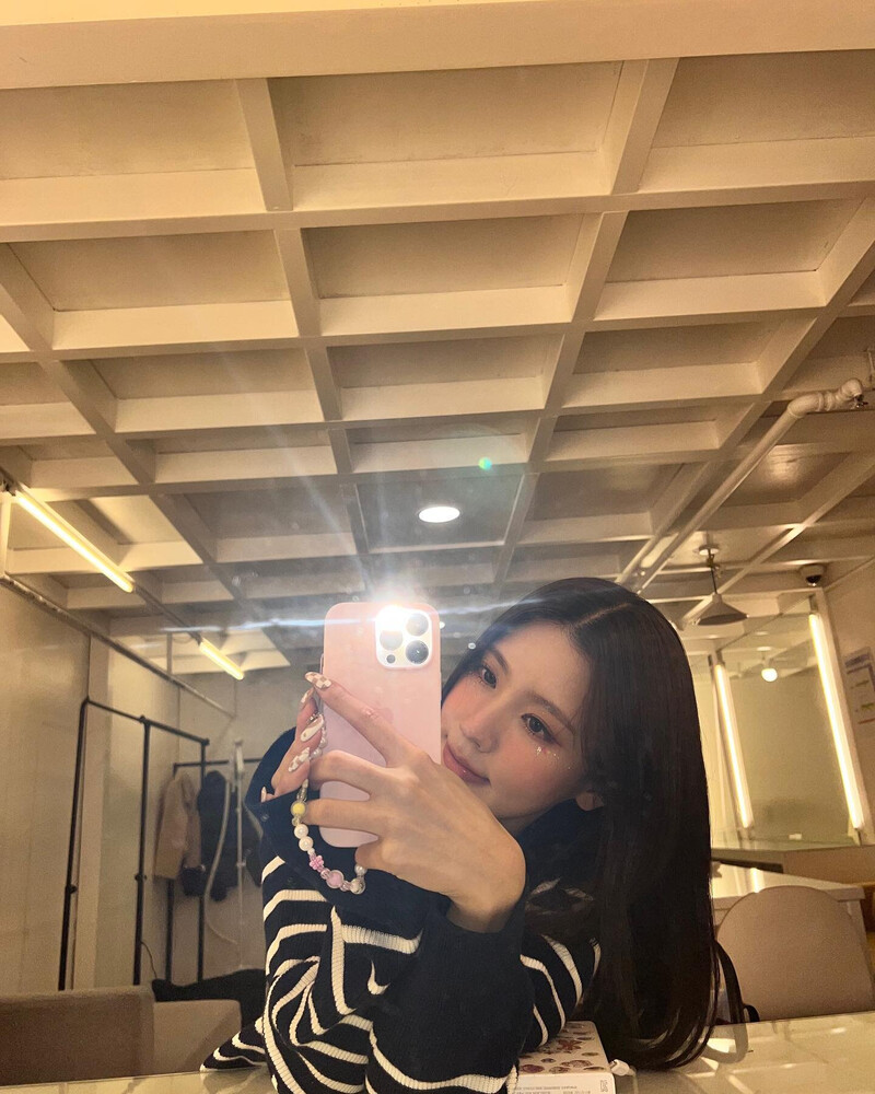 220207 (G)I-DLE Miyeon Instagram Update documents 2