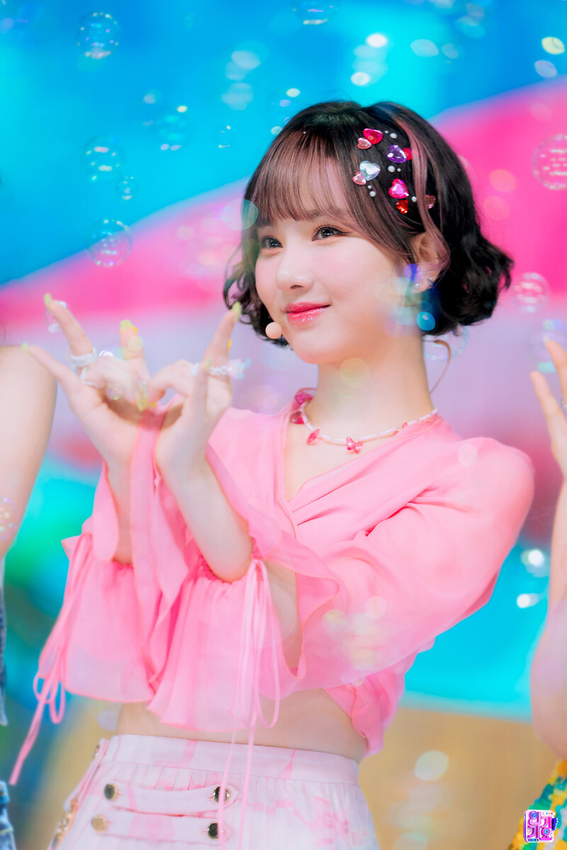 220711 VIVIZ Eunha - LOVEADE at SBS Inkigayo documents 4