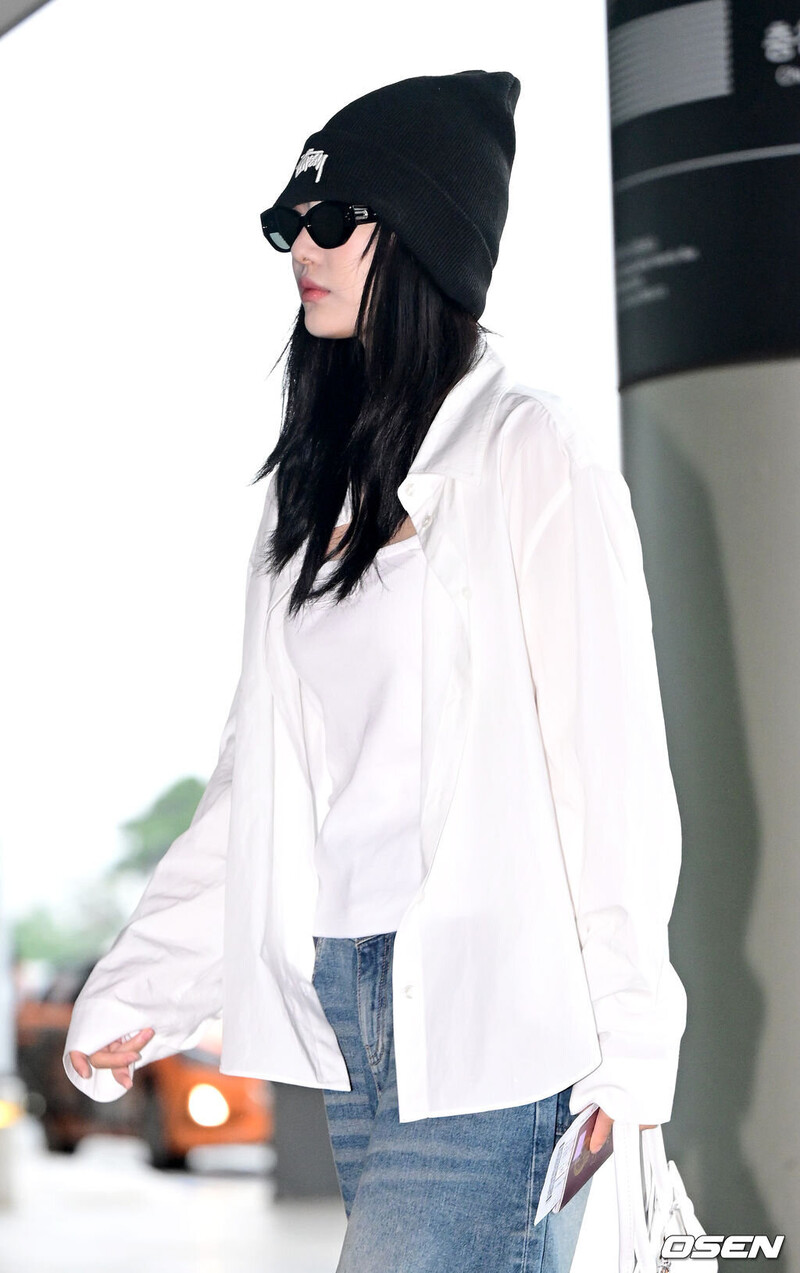 240702 aespa Ningning - GMP Airport documents 3