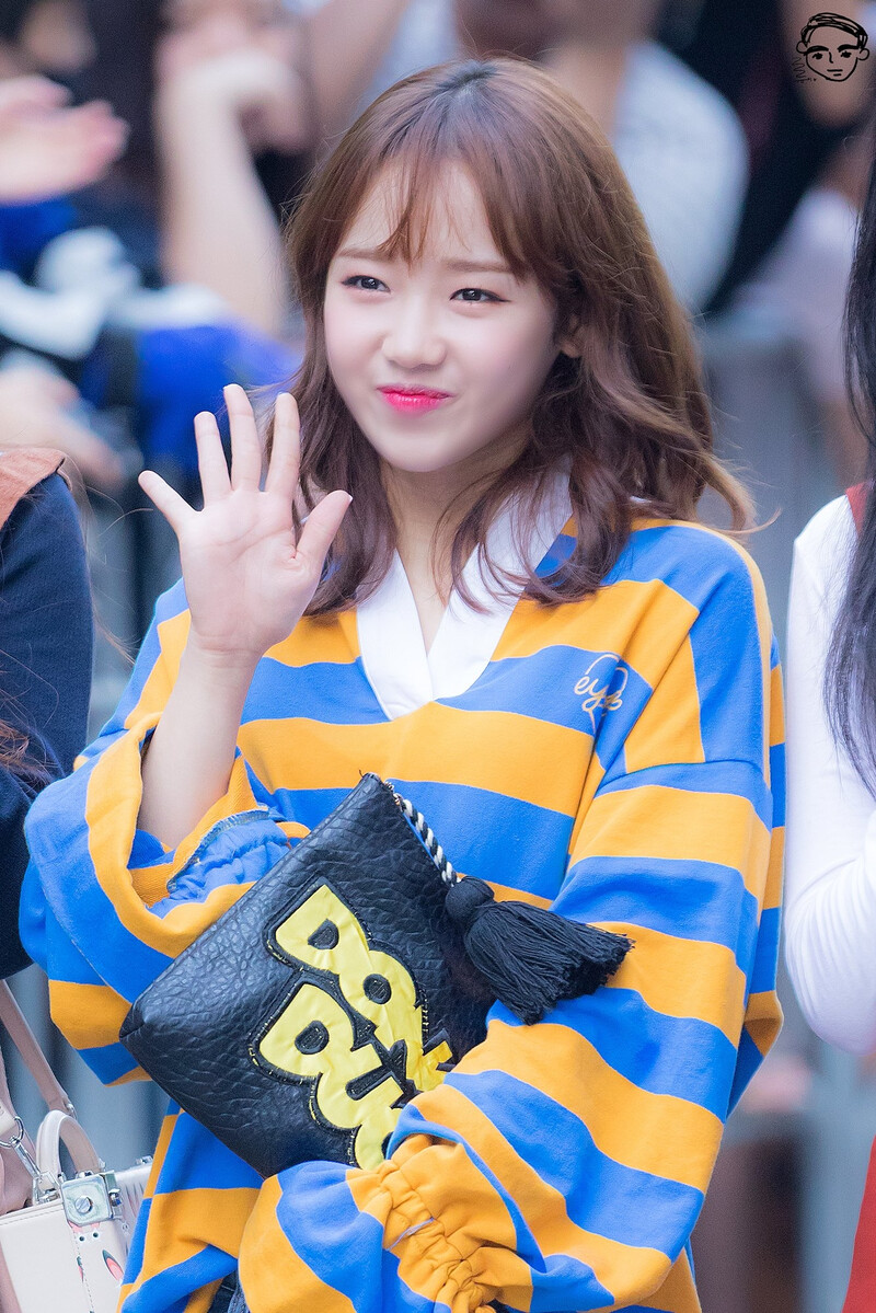 170908 Weki Meki Yoojung at Music Bank documents 2