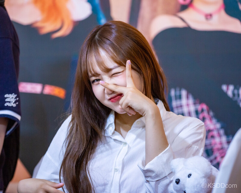 190622 Weki Meki Yoojung at 'LOCK END LOL' Busan Fansign | kpopping