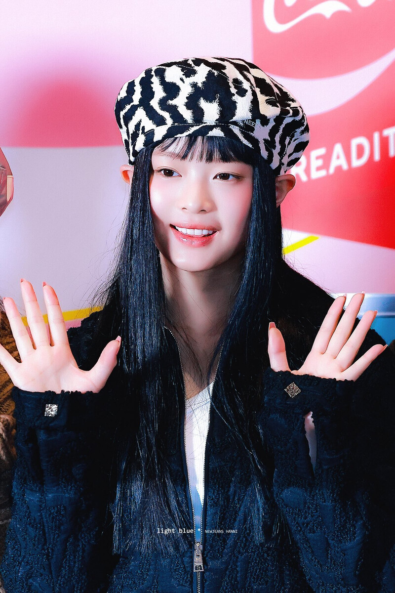 221021 NewJeans HANNI- Coca Cola Pop-Up Event documents 5