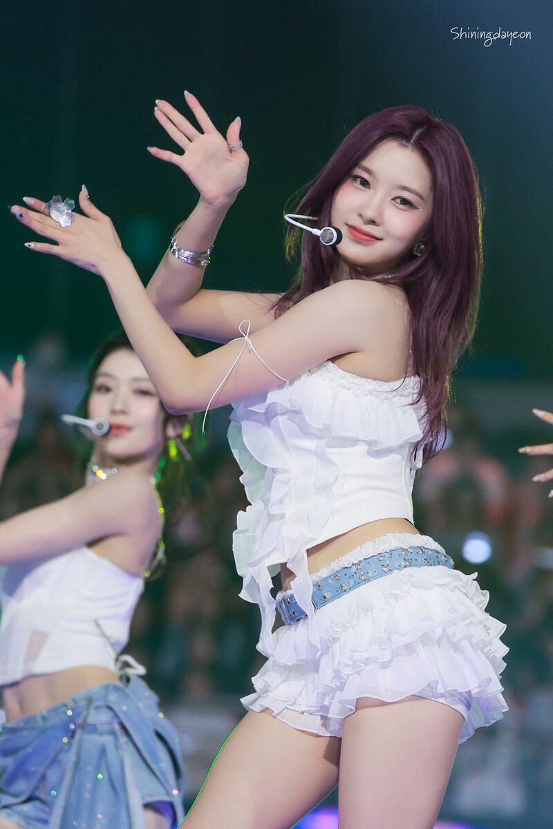 240602 Kep1er Dayeon at K-Wave Concert Inkigayo documents 7