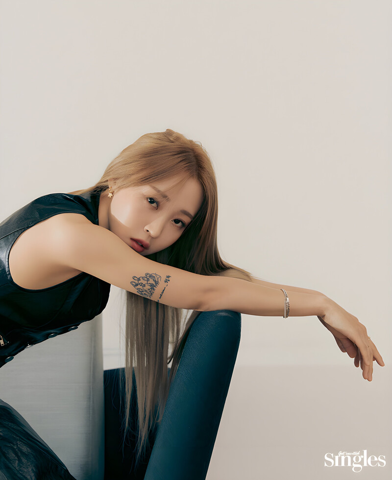 MOONBYUL for SINGLES Magazine Korea Dec Issue 2021 documents 1