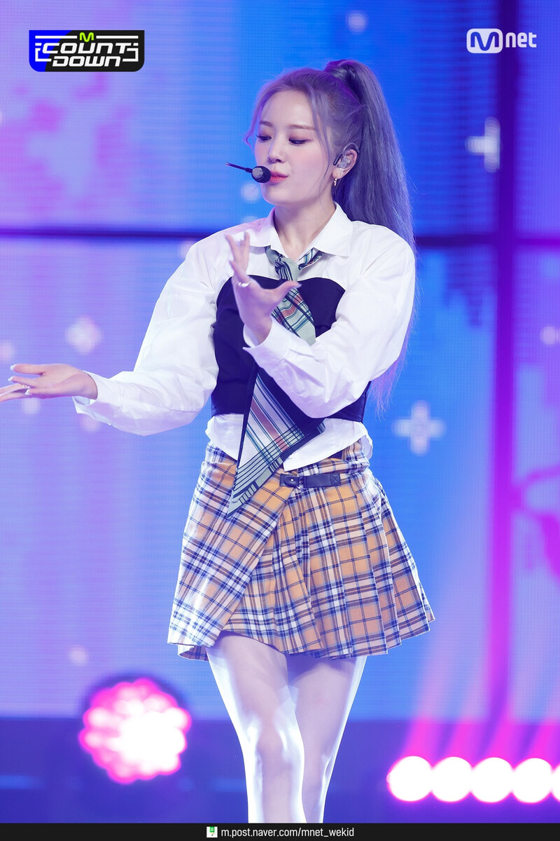 210909 fromis_9 - 'Talk & Talk' at M Countdown documents 13