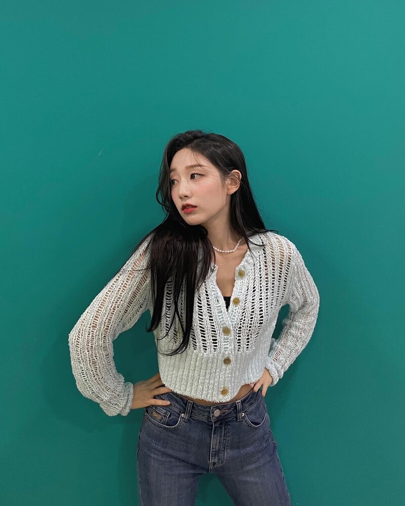 220406 Yein Instagram Update with Eunbi documents 5