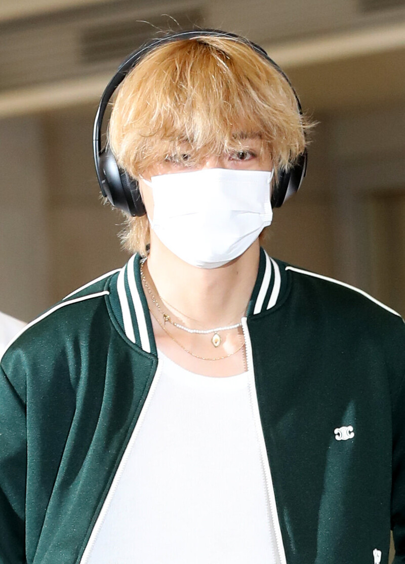 230704 BTS V at Incheon International Airport documents 1