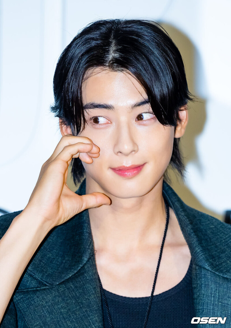 230901 ASTRO Eunwoo -  'Lady Dior Celebration' Exhibition Event documents 3