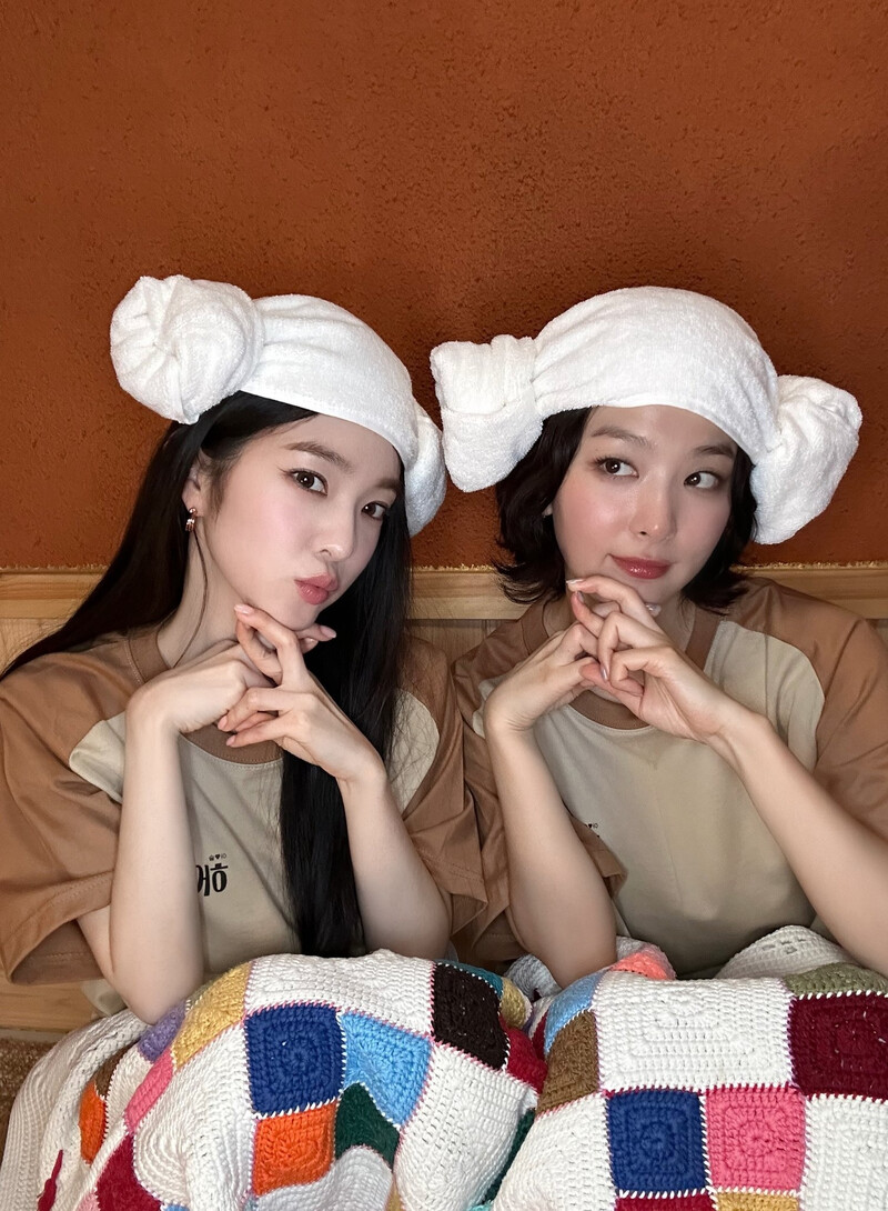 241206 Red Velvet Irene & Seulgi Twitter Update documents 1