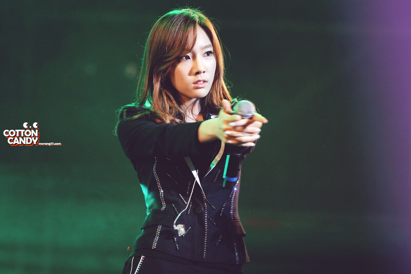 121021 Girls' Generation Taeyeon at GS& Concert documents 1