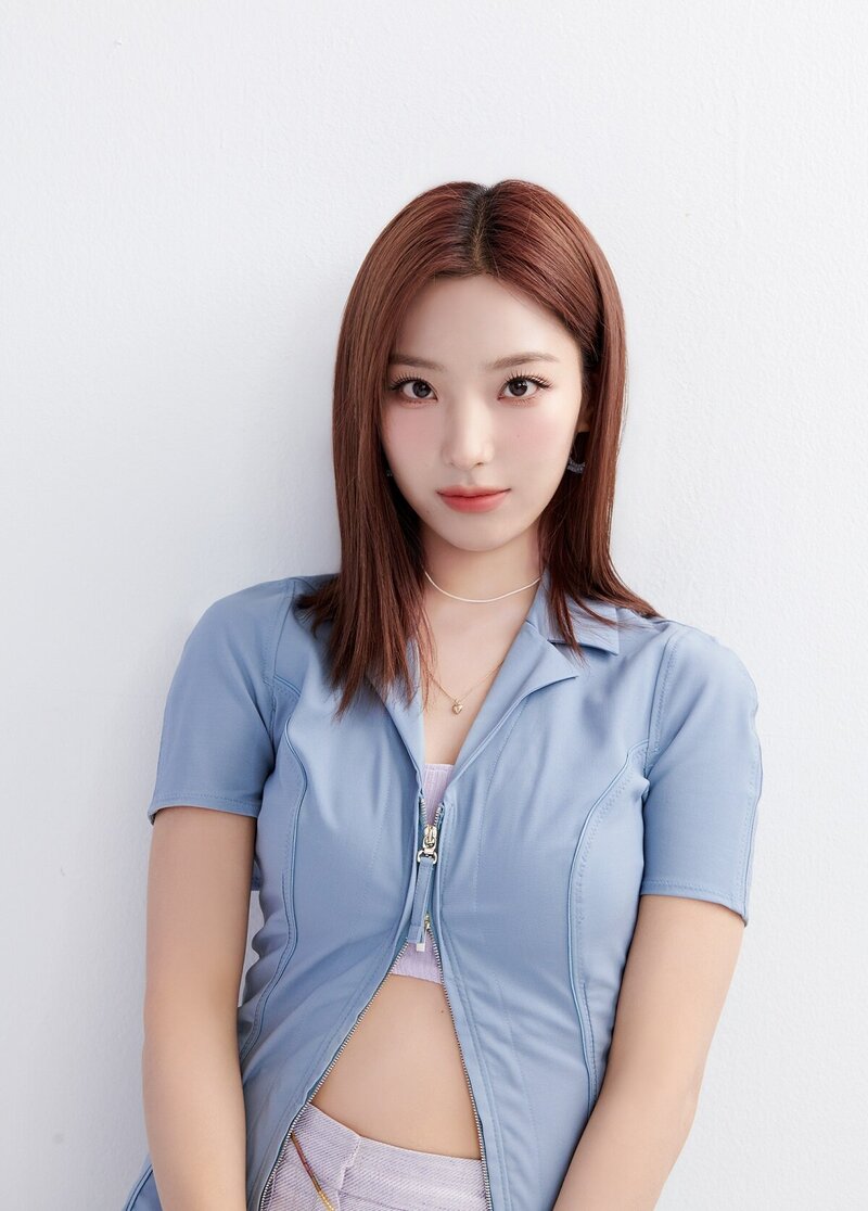 fromis_9 for Anan Web Japan 2022 documents 8