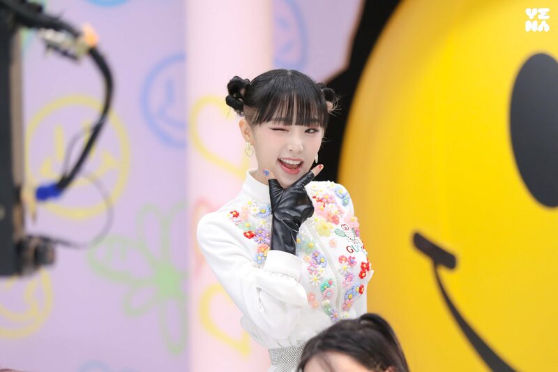 220209 Yuehua Naver Post - Yena 'SMILEY' Performance Video Behind documents 4