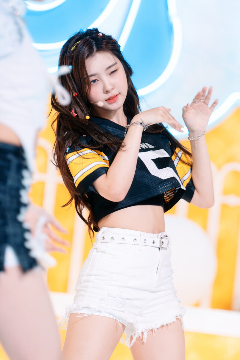 220703 Kep1er Dayeon 'Up!' at Inkigayo documents 23