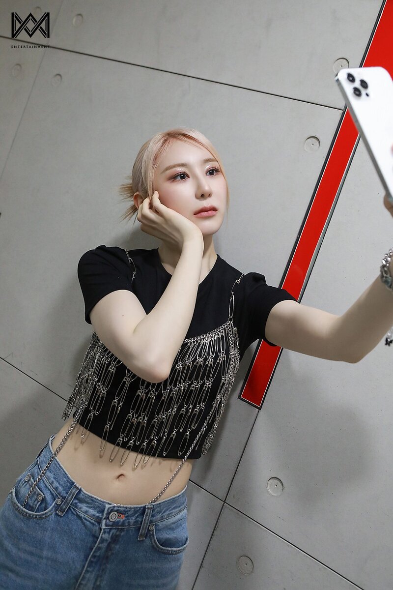 230603 WM Naver - Lee Chae Yeon 'KNOCK' Promotion Activities Behind documents 18