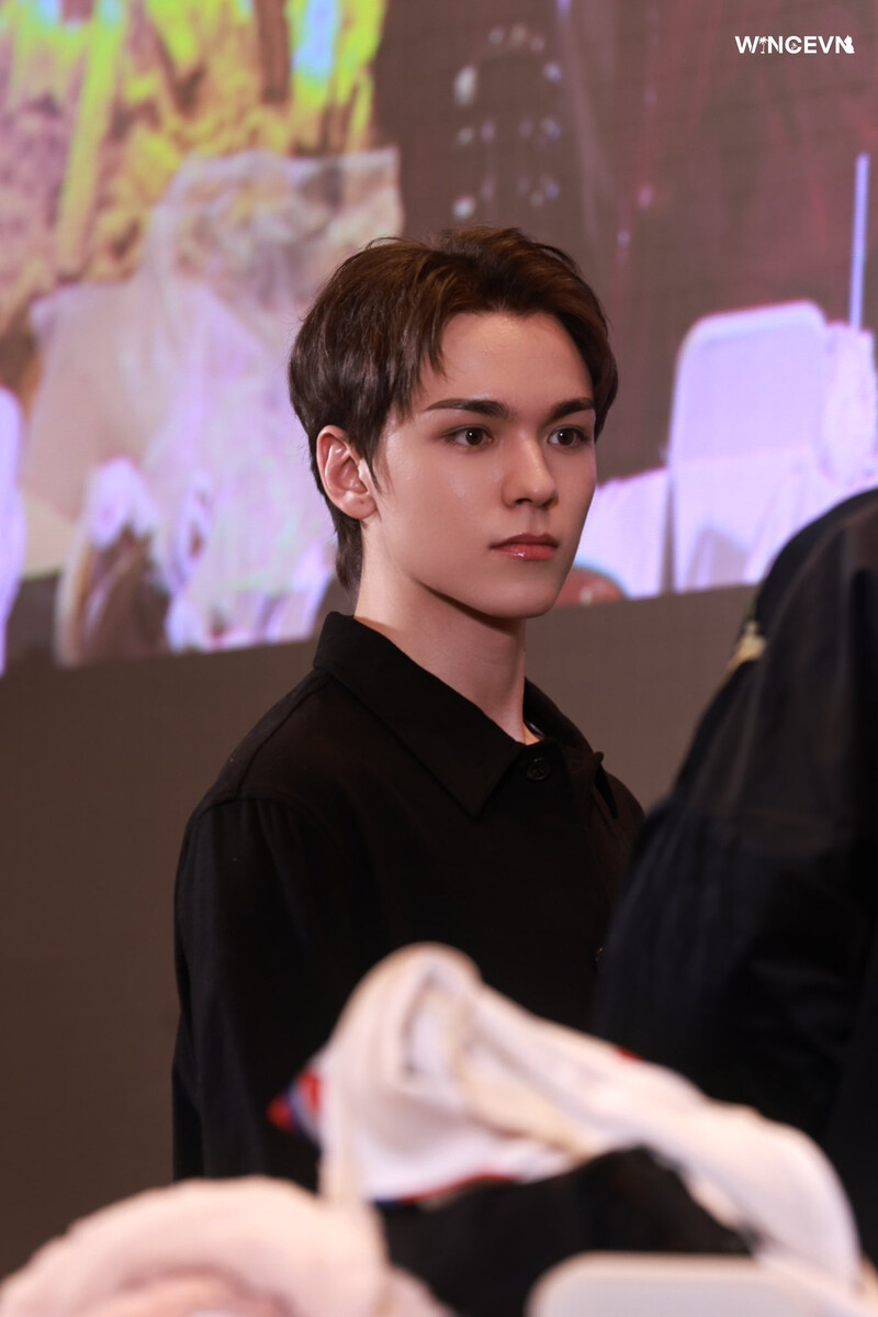 241229 SEVENTEEN Vernon - Yiziyhu Fansign Event in Shanghai documents 20