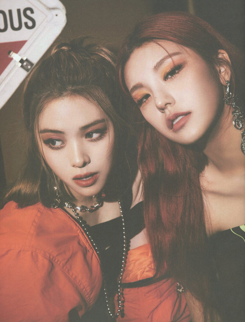 ITZY 'CHECKMATE' Album Scans (Chaeryeong ver.)