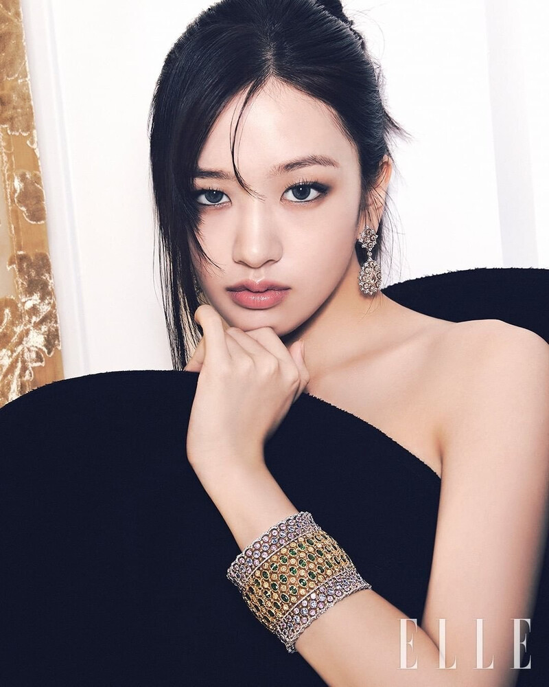 IVE YUJIN for ELLE Korea x BUCCELLATI November Issue 2022 documents 1