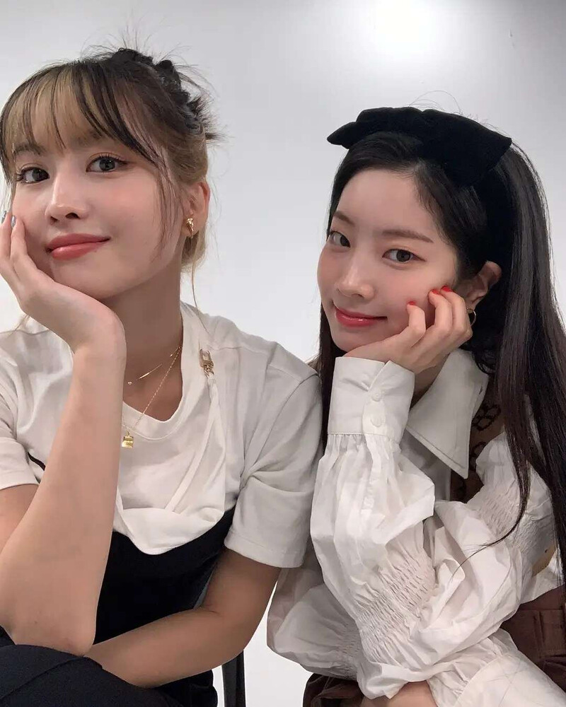 210818 TWICE Instagram Update - Dahyun & Momo documents 3