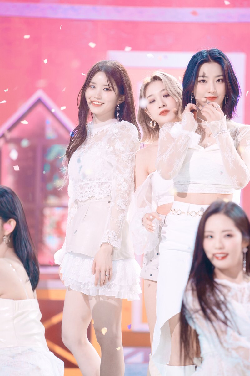 220123 fromis_9 - 'DM' at Inkigayo documents 5