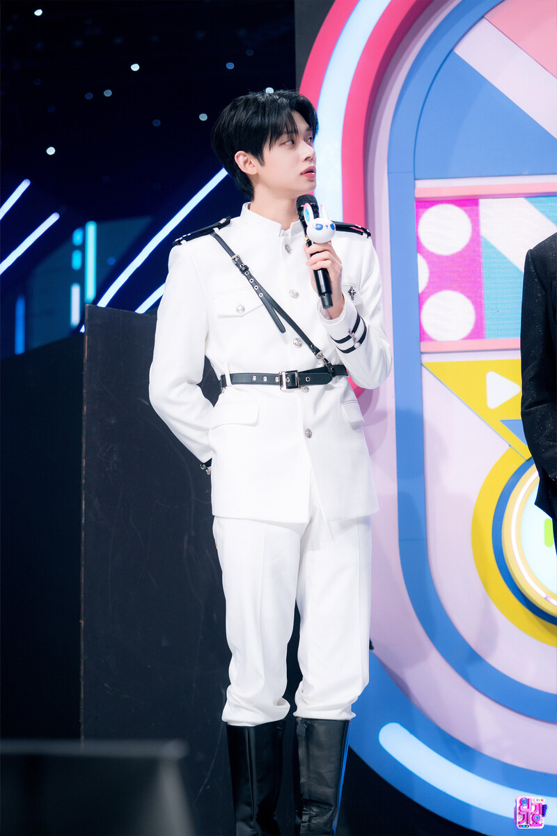 231112 MC Yeonjun at Inkigayo documents 6