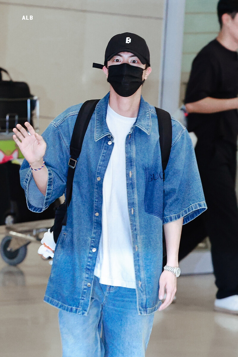 240716 BTS JIn at Incheon International Airport documents 2