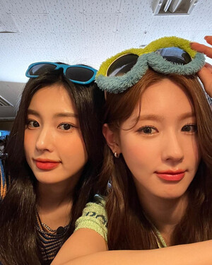 220429 Hyewon Instagram Update - With Miyeon