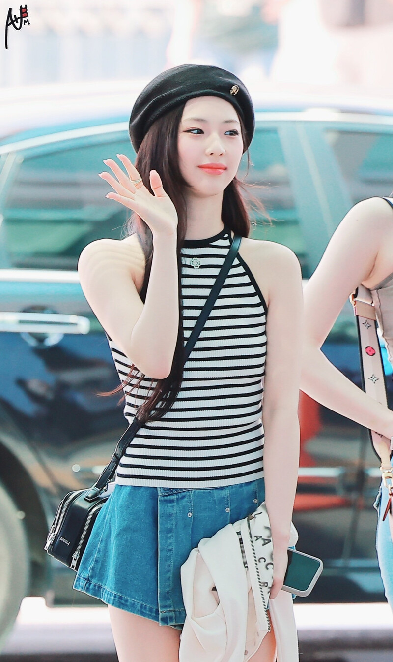 240606 BABYMONSTER Ruka at Incheon International Airport documents 4