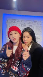220116 MAMAMOO Twitter Update - Solar and Moonbyul