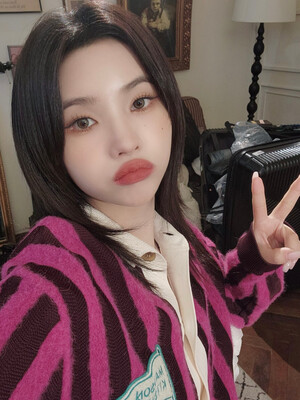 240201 - (G)I-DLE Twitter Update with SOYEON