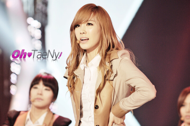 111106 Girls' Generation Taeyeon at Love Sharing Concert documents 1