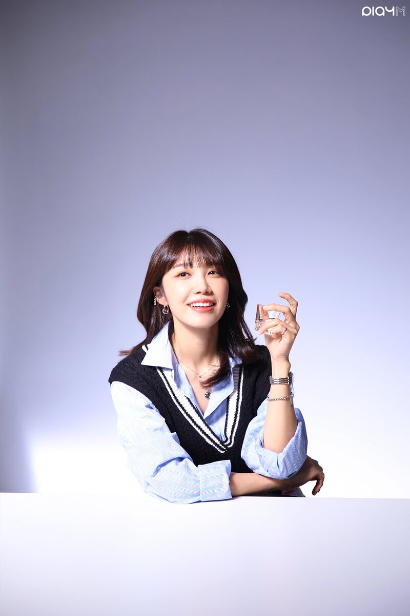 211018 IST Naver post - Apink EUNJI 'Work later, Drink now' drama Poster Shoot behind documents 19