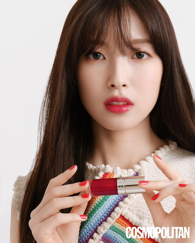Oh My Girl's Arin for CLARINS x Cosmopolitan Korea June 2022 Issue documents 3