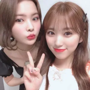 200620 IZ*ONE Twitter Update - Nako & Rina (Weki Meki)