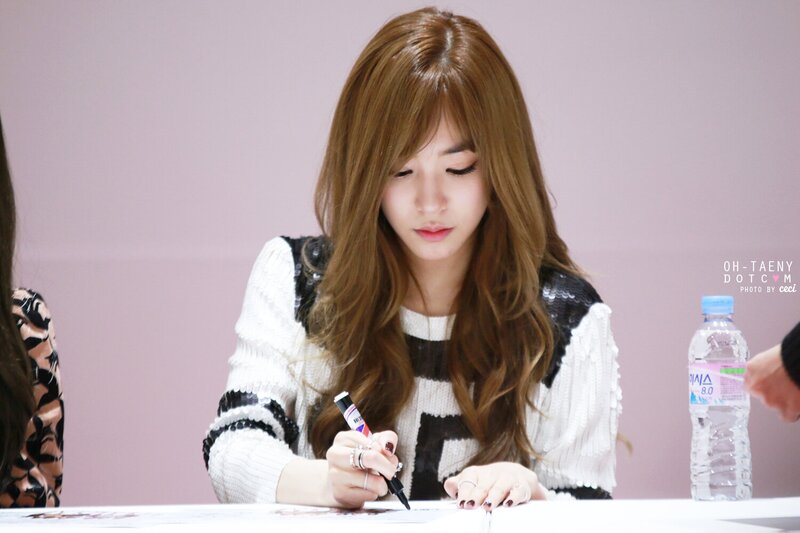 141127 Girls' Generation Tiffany at Lotte Fansign documents 12