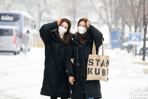 201212 WOOAH - NANA & WOOYEON commute for SBS Radio