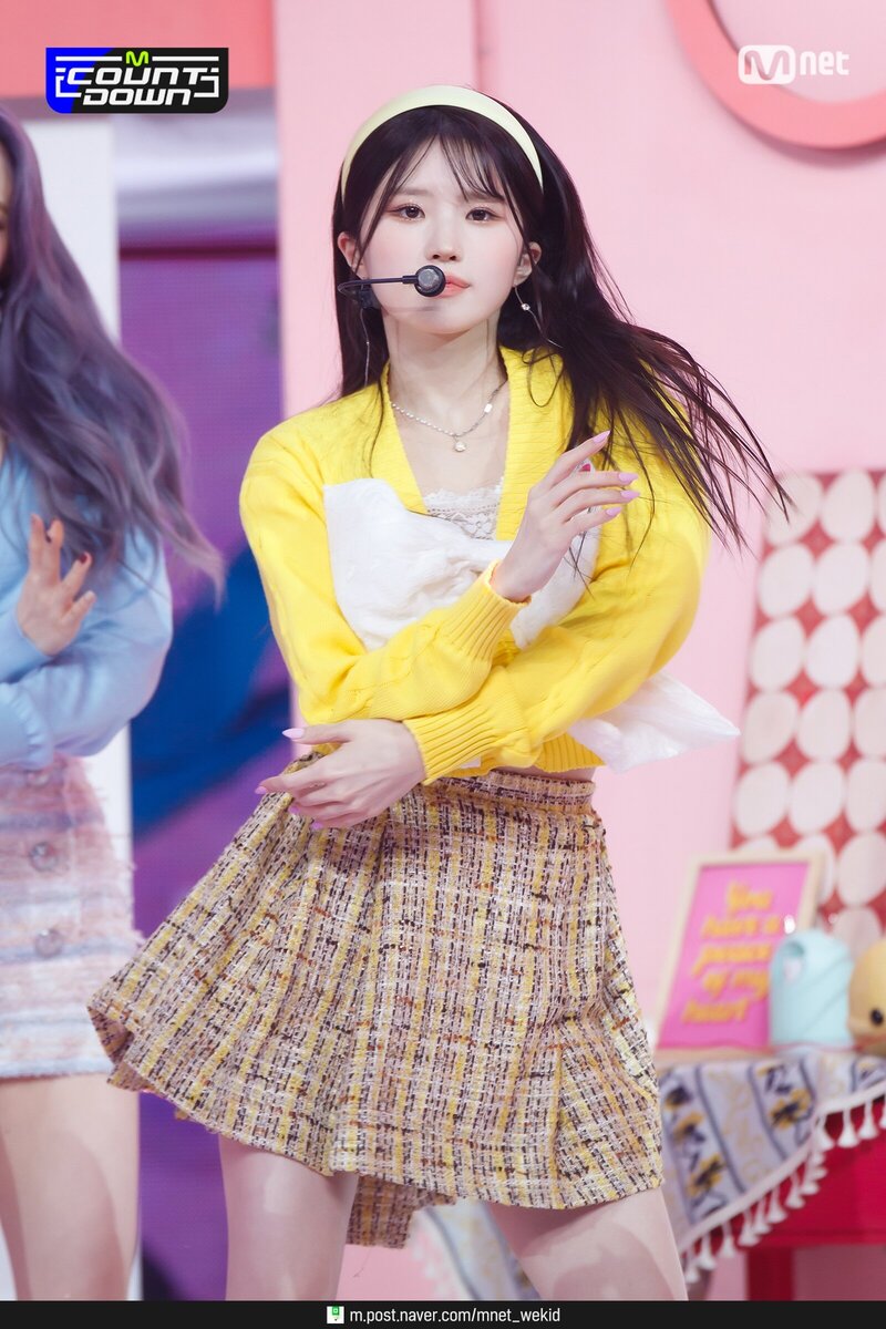 210902 fromis_9 - 'Talk & Talk' at M Countdown documents 9