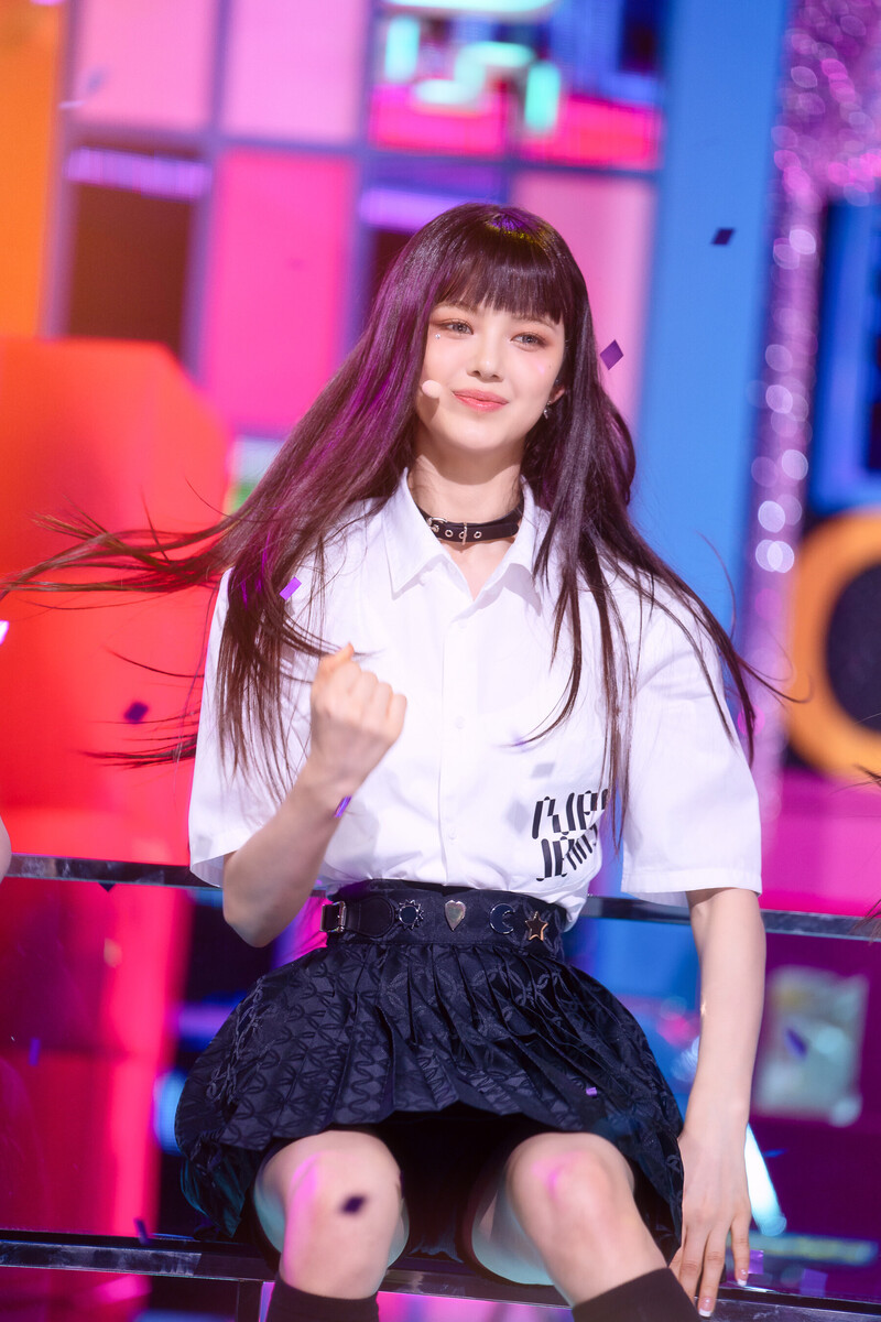 220807 NewJeans Danielle 'Cookie' at Inkigayo documents 7