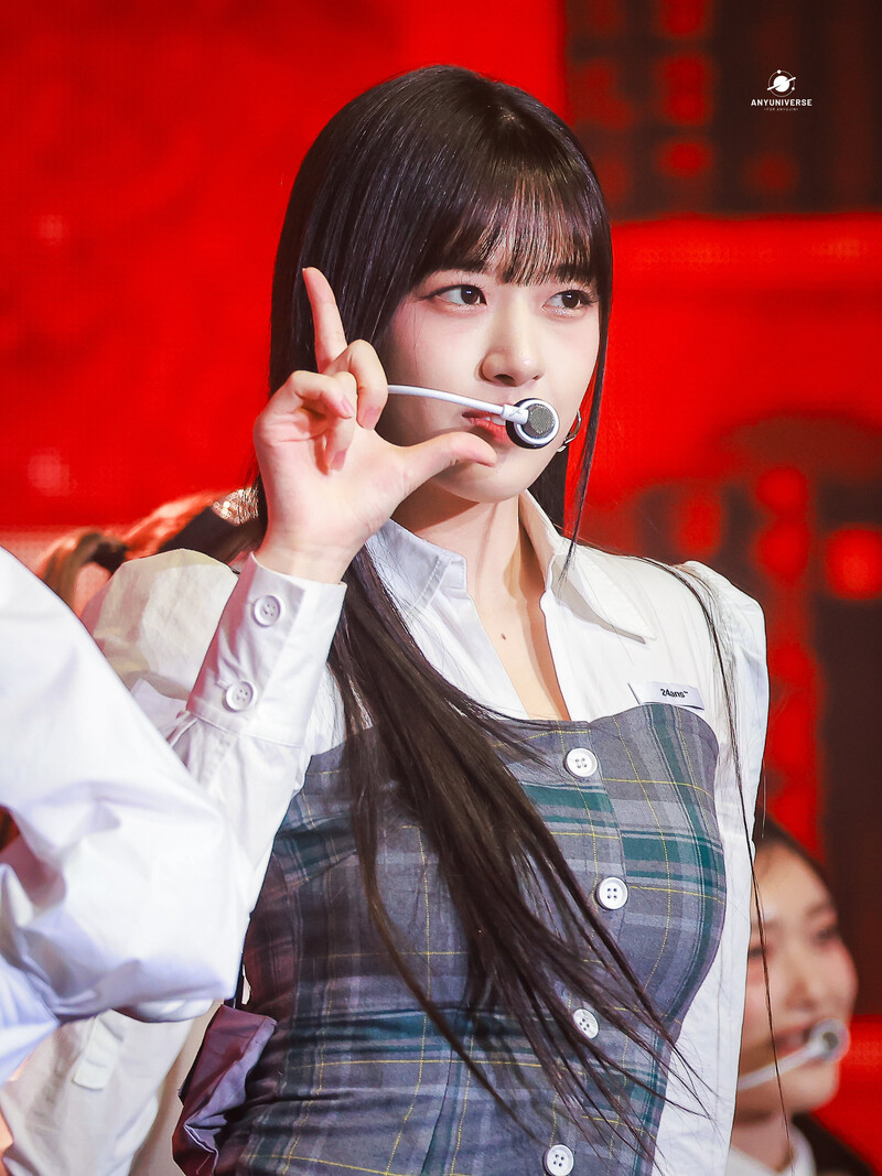 230212 IVE Yujin - The First Fan Concert 'The Prom Queens' Day 2 documents 4