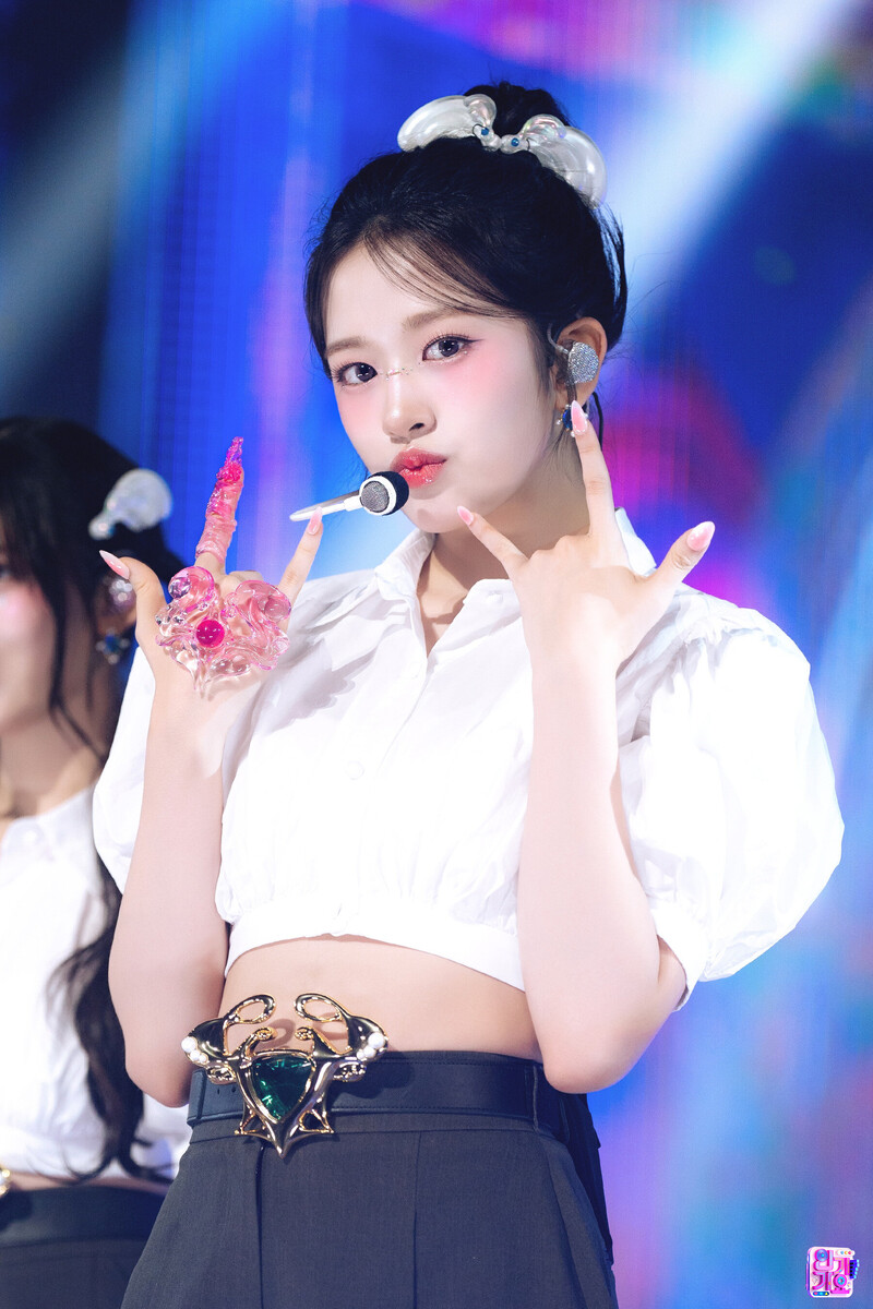 240519 IVE Yujin - ‘Accendio’ at Inkigayo documents 1