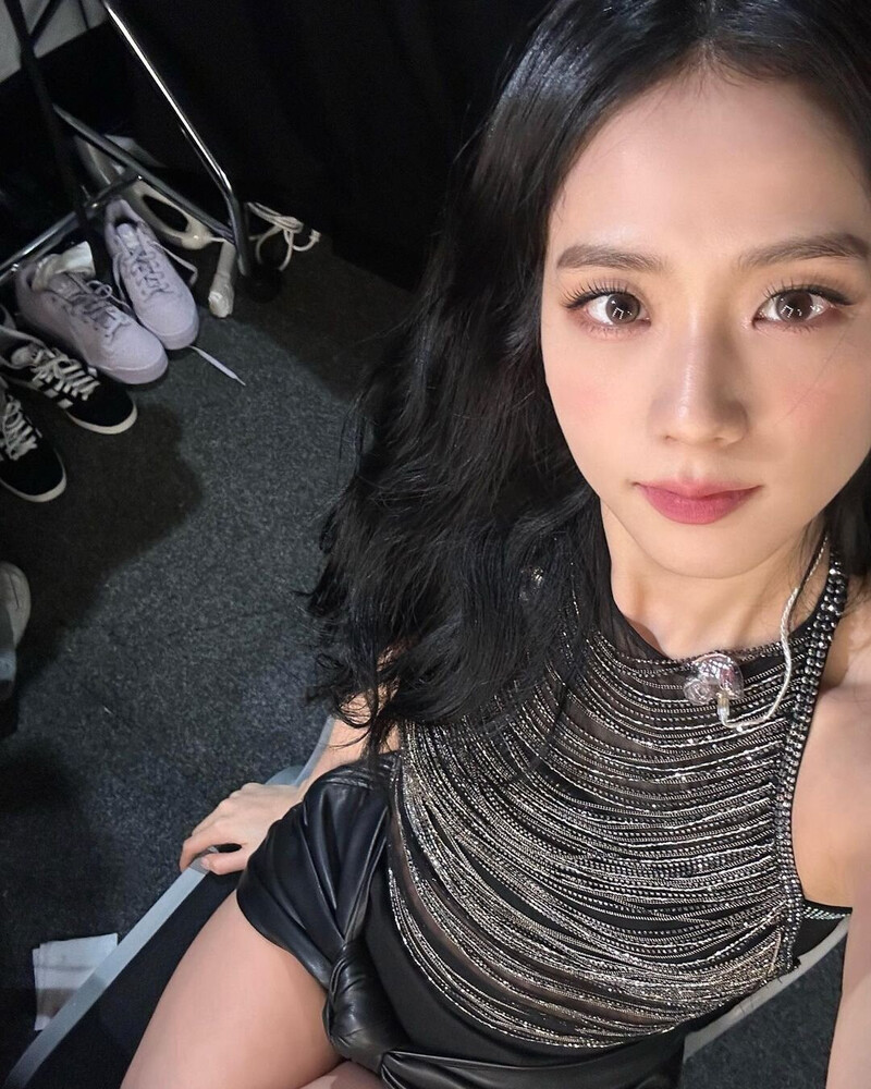 230620 - JISOO Instagram Update documents 1