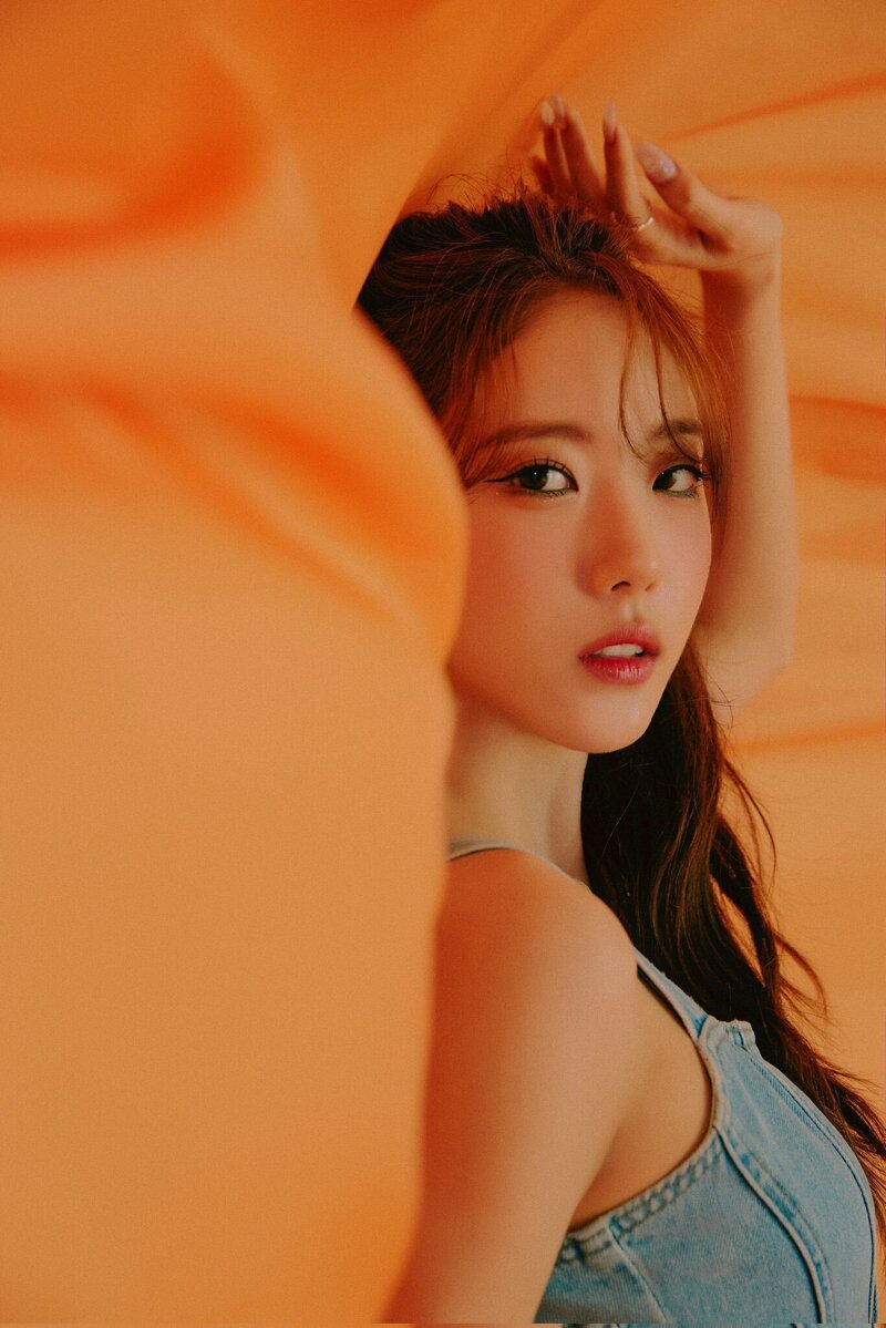 WJSN Luda for Universe 'Feel the Breeze' Photoshoot 2022 documents 5
