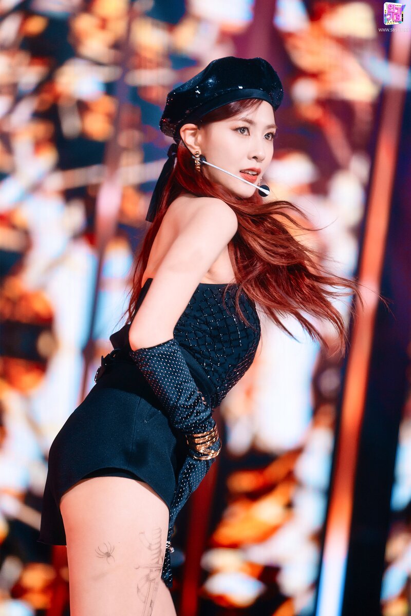220227 Apink Hayoung - 'Dilemma' at Inkigayo documents 8